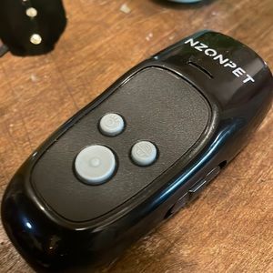 Anti-barking device with three modes and led flashlight.